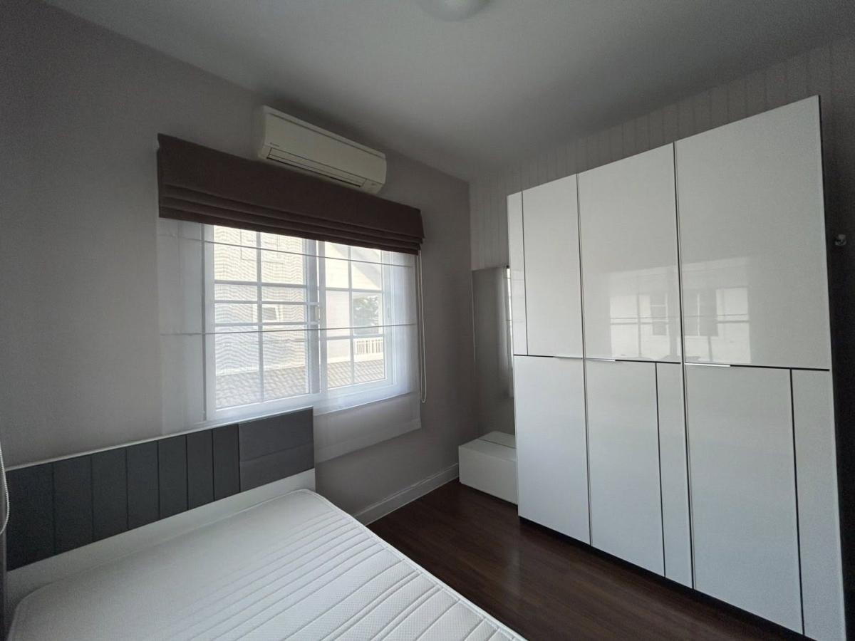 For RentHouseNawamin, Ramindra : 24/03/2026, Single house Burasiri Panyaintra Ramintra, 3 bedrooms, fully furnished. 
Rent 55,000 baht/month, European atmosphere, safe, swimming pool, complete fitness center 0642748883