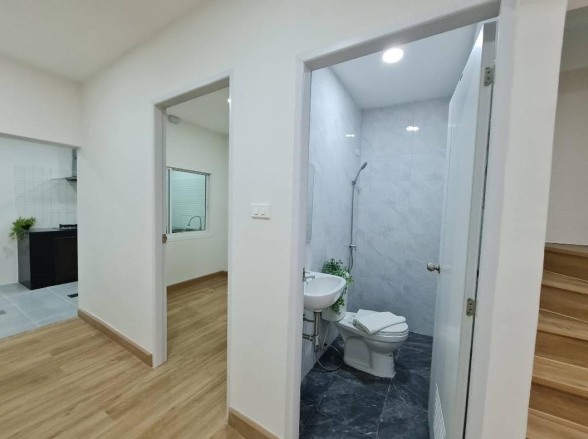 ขายทาวน์โฮมลาดพร้าว101 แฮปปี้แลนด์ : ขายทาวน์เฮ้าส์/ทาวน์โฮม  หมู่บ้าน เสนาวิลล่า 84 คลองจั่น เขต บางกะปิ กรุงเทพ CX-151217