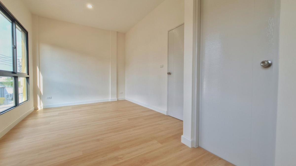 ขายทาวน์โฮมปทุมธานี รังสิต ธรรมศาสตร์ : ขายทาวน์เฮ้าส์/ทาวน์โฮม  วี คอมพาวด์ ติวานนท์-รังสิต รีโนเวทใหม่ บางกะดี เมืองปทุมธานี ปทุมธานี CX-151218