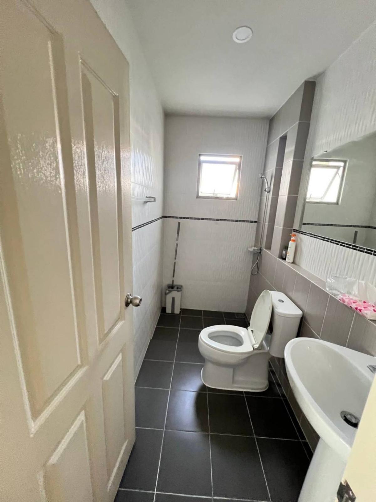 ขายบ้านพัทยา บางแสน ชลบุรี สัตหีบ : ขายบ้าน  ไลฟ โฮม ซอย 12 นาป่า เมืองชลบุรี ชลบุรี CX-151334