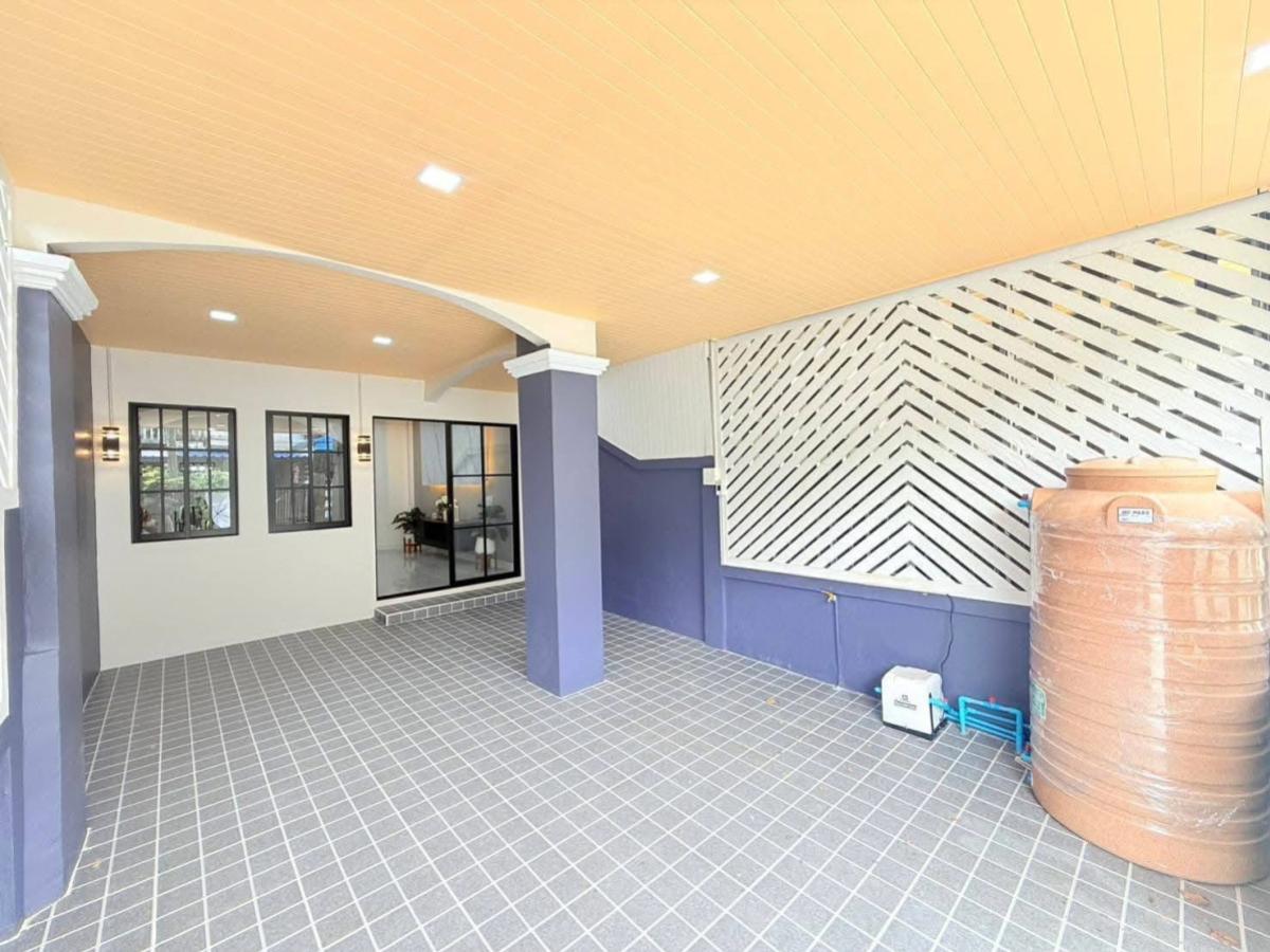 ขายทาวน์โฮมนวมินทร์ รามอินทรา : ขายทาวน์เฮ้าส์/ทาวน์โฮม  ศรีธราวรรณ รีโนเวทใหม่ สายไหม เขต สายไหม กรุงเทพ CX-150965