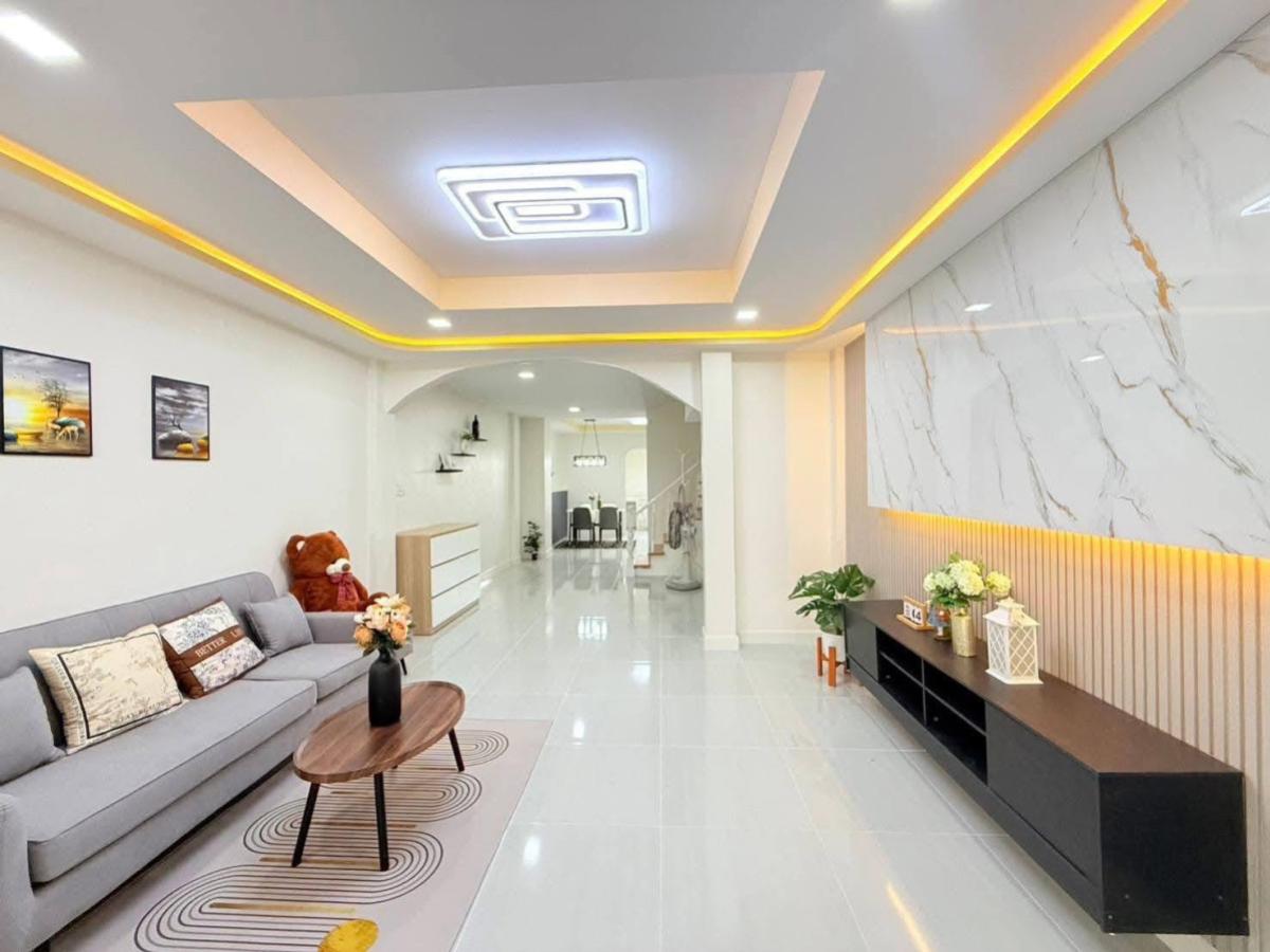 ขายทาวน์โฮมนวมินทร์ รามอินทรา : ขายทาวน์เฮ้าส์/ทาวน์โฮม  ศรีธราวรรณ รีโนเวทใหม่ สายไหม เขต สายไหม กรุงเทพ CX-150965