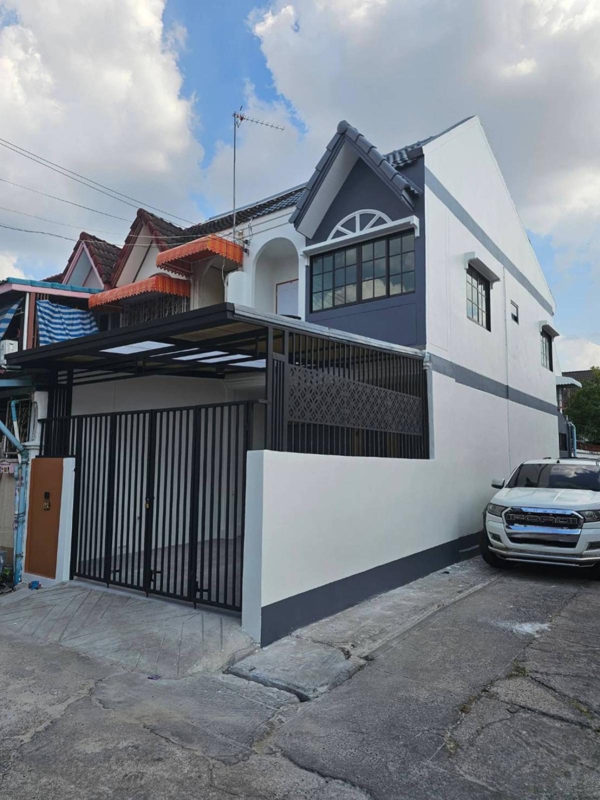 ขายทาวน์โฮมเกษตร นวมินทร์ ลาดปลาเค้า : ขายทาวน์เฮ้าส์/ทาวน์โฮม  บ้านพนมนครวิลล์ รีโนเวทใหม่ BTS-มหาวิทยาลัยเกษตรศาสตร์ จรเข้บัว เขต ลาดพร้าว กรุงเทพ CX-150622