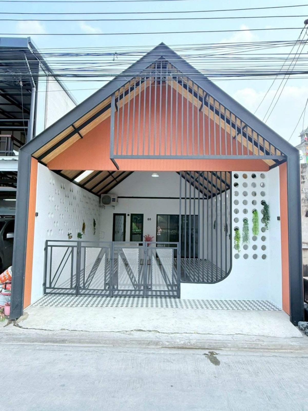 ขายทาวน์โฮมนวมินทร์ รามอินทรา : ขายทาวน์เฮ้าส์/ทาวน์โฮม  เพชรไพลิน พระยาสุเรนทร์ 35 รีโนเวทใหม่ บางชัน เขต คลองสามวา กรุงเทพ CX-150851