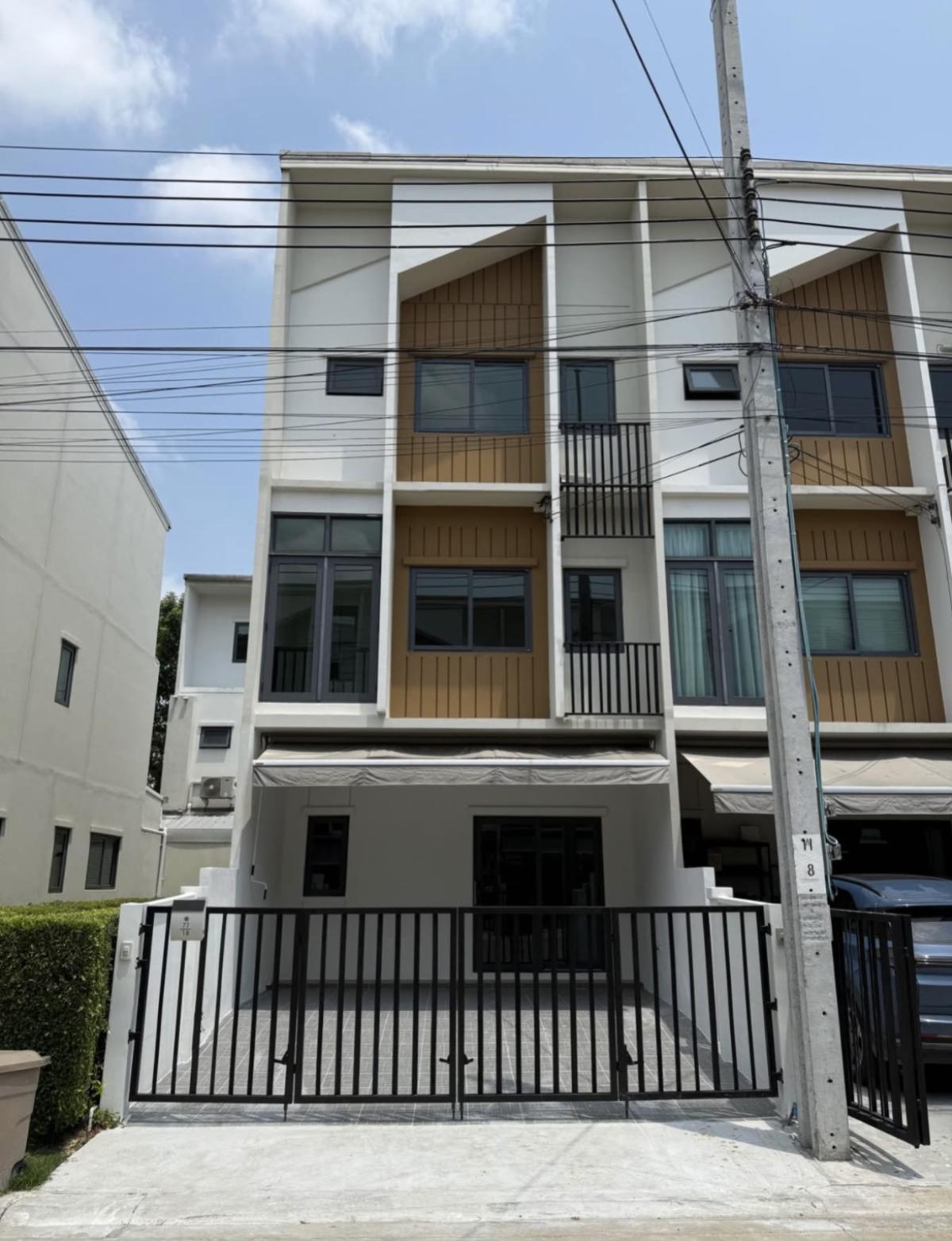 ขายทาวน์โฮมลาดกระบัง สุวรรณภูมิ : ขายทาวน์เฮ้าส์/ทาวน์โฮม  เพล็กซ์ อ่อนนุช - วงแหวน ห้องมุม รีโนเวทใหม่ ดอกไม้ เขต ประเวศ กรุงเทพ CX-150662