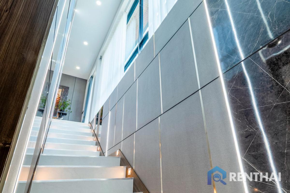 For SaleHousePattaya, Bangsaen, Chonburi : Luxury 5-Bedroom Villa near Mabprachan Lake, Pattaya