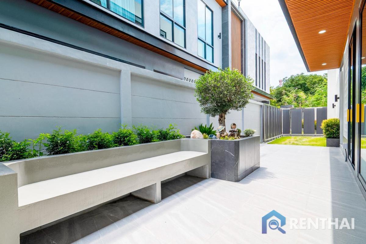 For SaleHousePattaya, Bangsaen, Chonburi : Luxury 5-Bedroom Villa near Mabprachan Lake, Pattaya