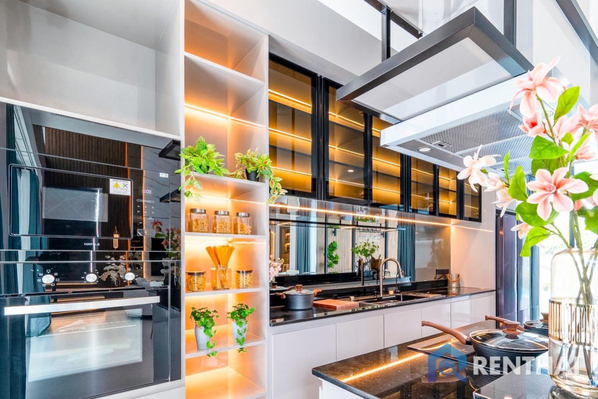 For SaleHousePattaya, Bangsaen, Chonburi : Luxury 5-Bedroom Villa near Mabprachan Lake, Pattaya