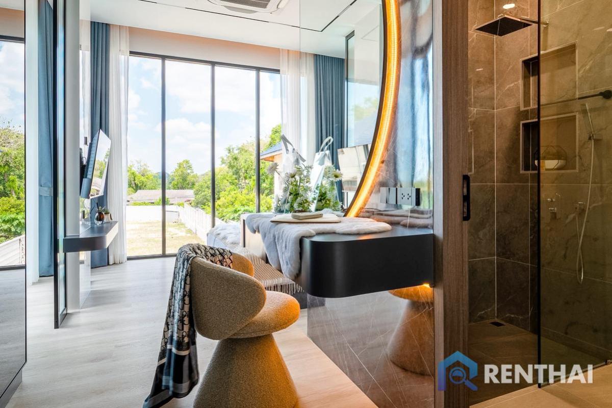 For SaleHousePattaya, Bangsaen, Chonburi : Luxury 5-Bedroom Villa near Mabprachan Lake, Pattaya