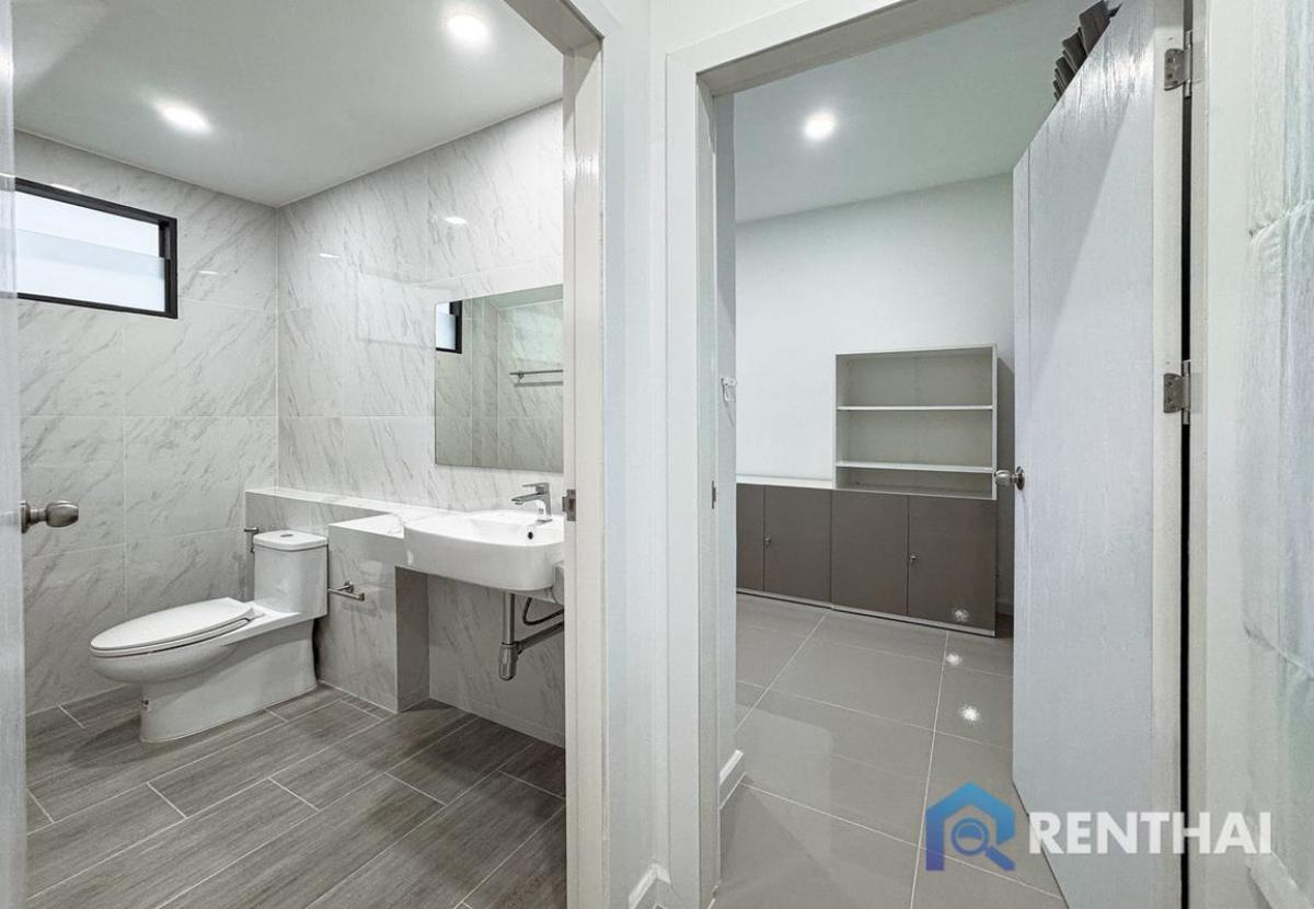 For SaleHousePattaya, Bangsaen, Chonburi : Twin house, 2-storey, Modern Tropical style with a bright and airy design, fully furnished.