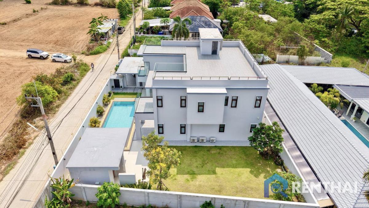 For SaleHousePattaya, Bangsaen, Chonburi : Luxury pool villa for sale near Mabprachan Lake,