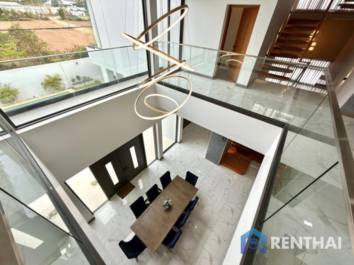 For SaleHousePattaya, Bangsaen, Chonburi : Luxury pool villa for sale near Mabprachan Lake,