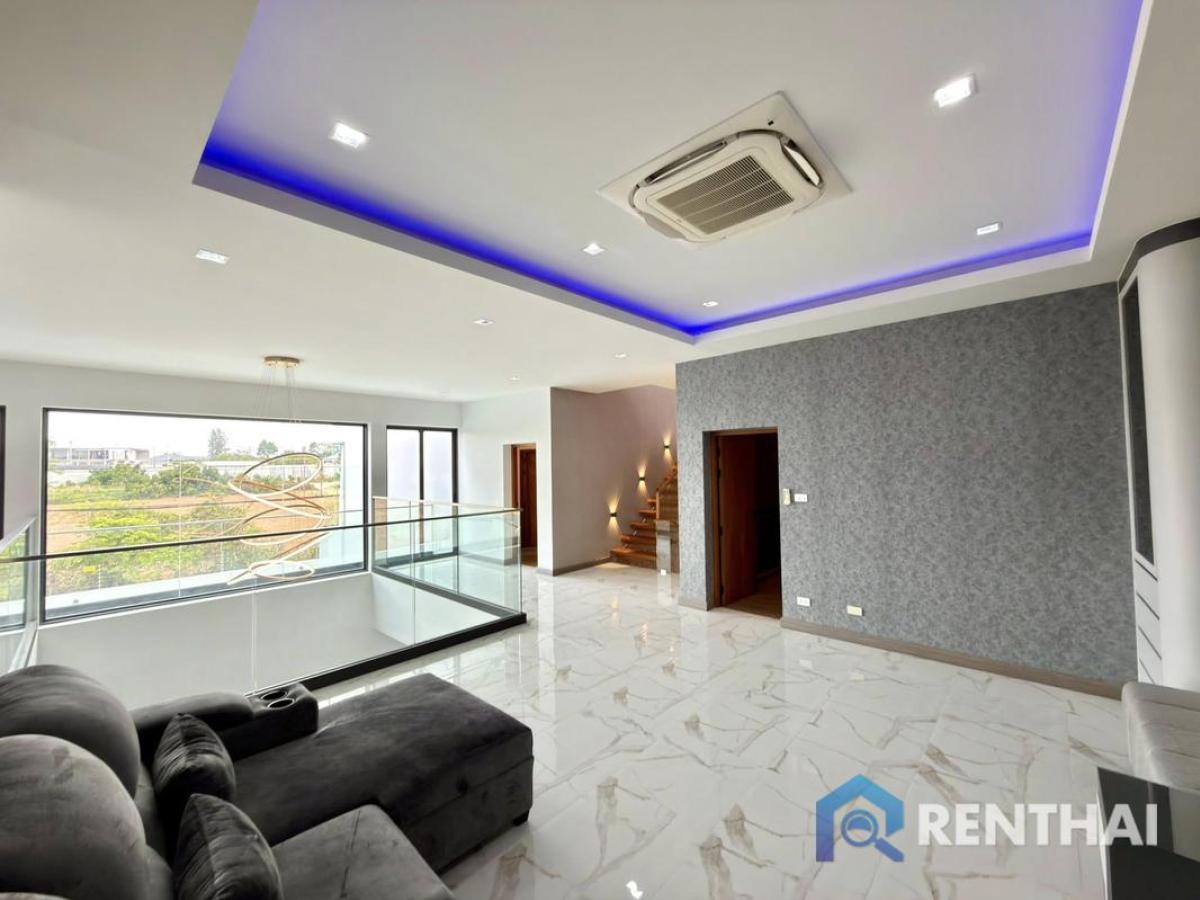 For SaleHousePattaya, Bangsaen, Chonburi : Luxury pool villa for sale near Mabprachan Lake,