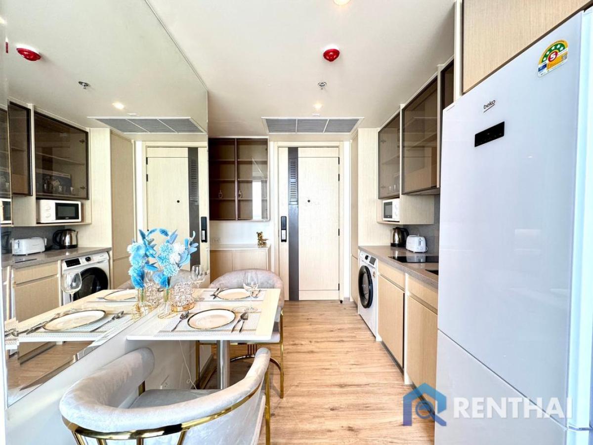 For SaleCondoPattaya, Bangsaen, Chonburi : Arom Wongamat for sale 1 bedroom 37 sqm direct sea view beachfront condo Pattaya best price