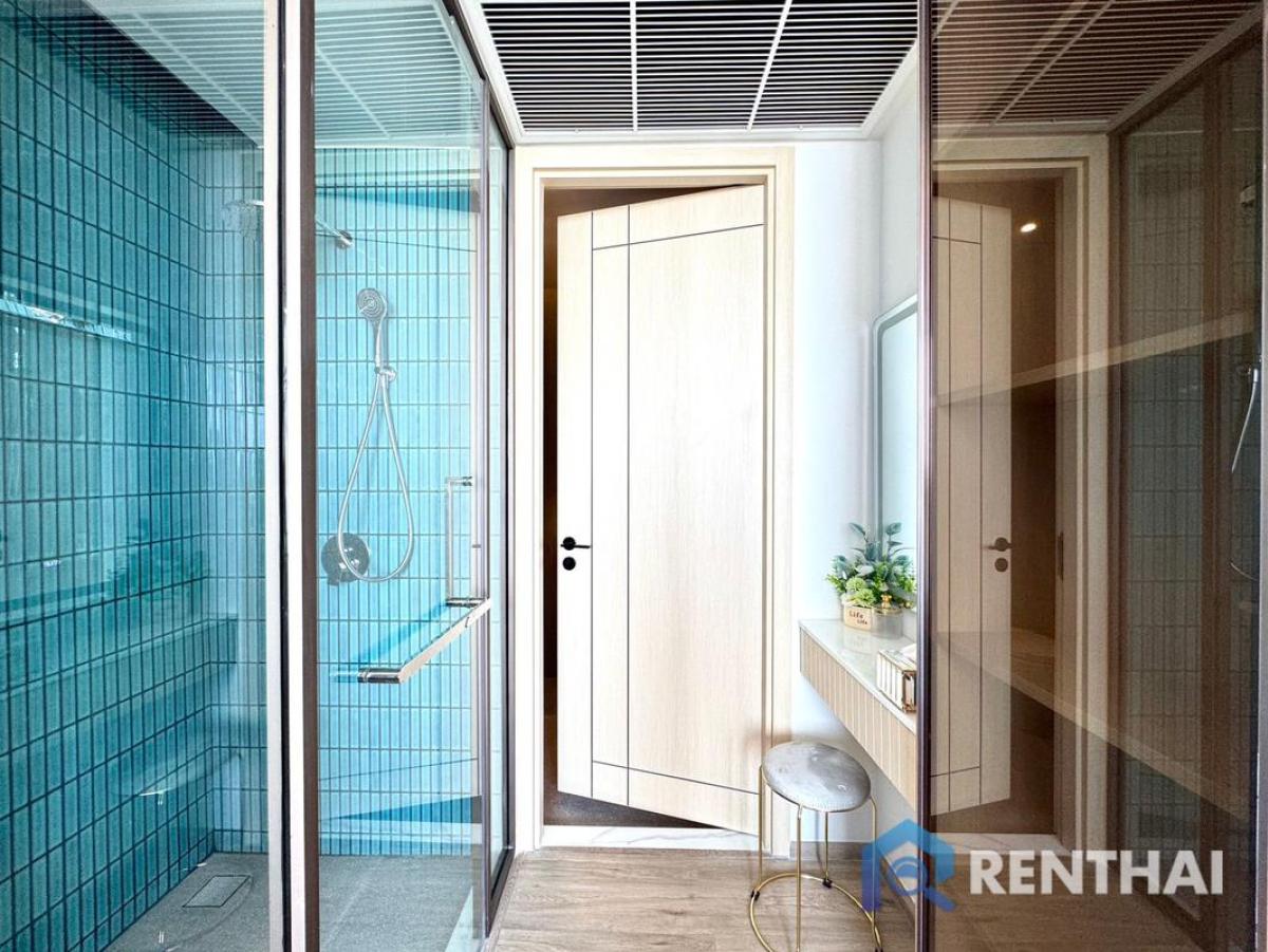 For SaleCondoPattaya, Bangsaen, Chonburi : Arom Wongamat for sale 1 bedroom 37 sqm direct sea view beachfront condo Pattaya best price