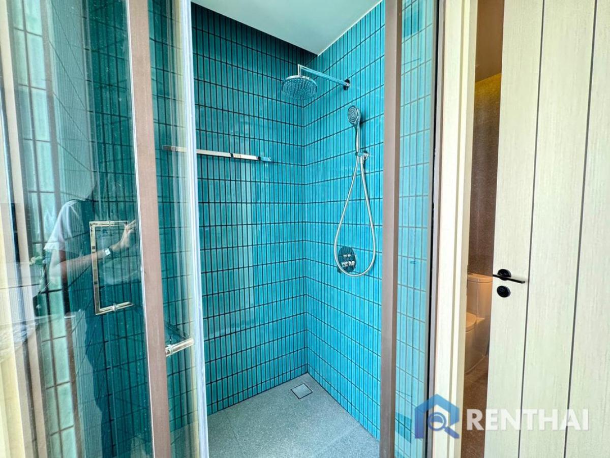 For SaleCondoPattaya, Bangsaen, Chonburi : Arom Wongamat for sale 1 bedroom 37 sqm direct sea view beachfront condo Pattaya best price