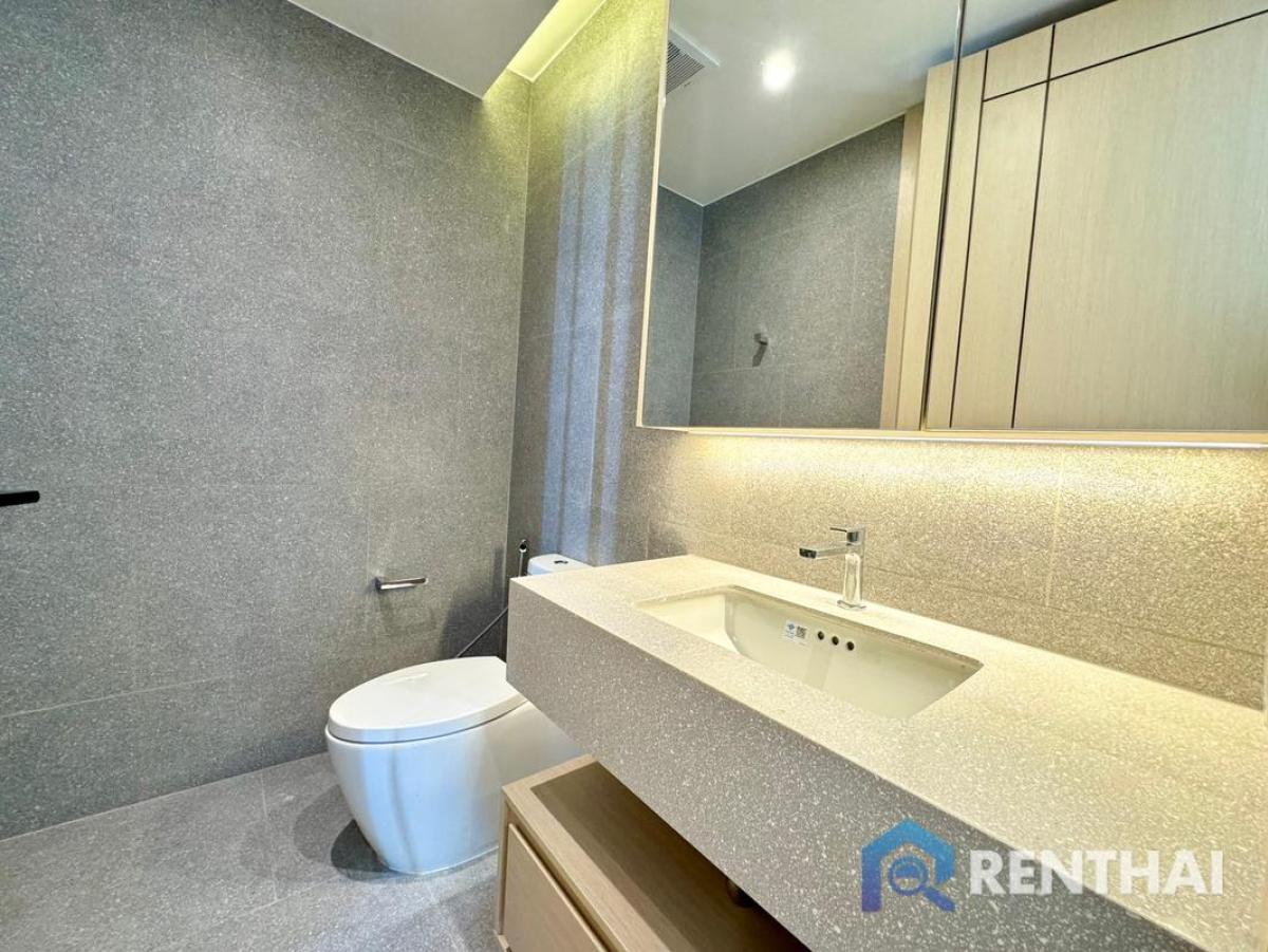 For SaleCondoPattaya, Bangsaen, Chonburi : Arom Wongamat for sale 1 bedroom 37 sqm direct sea view beachfront condo Pattaya best price