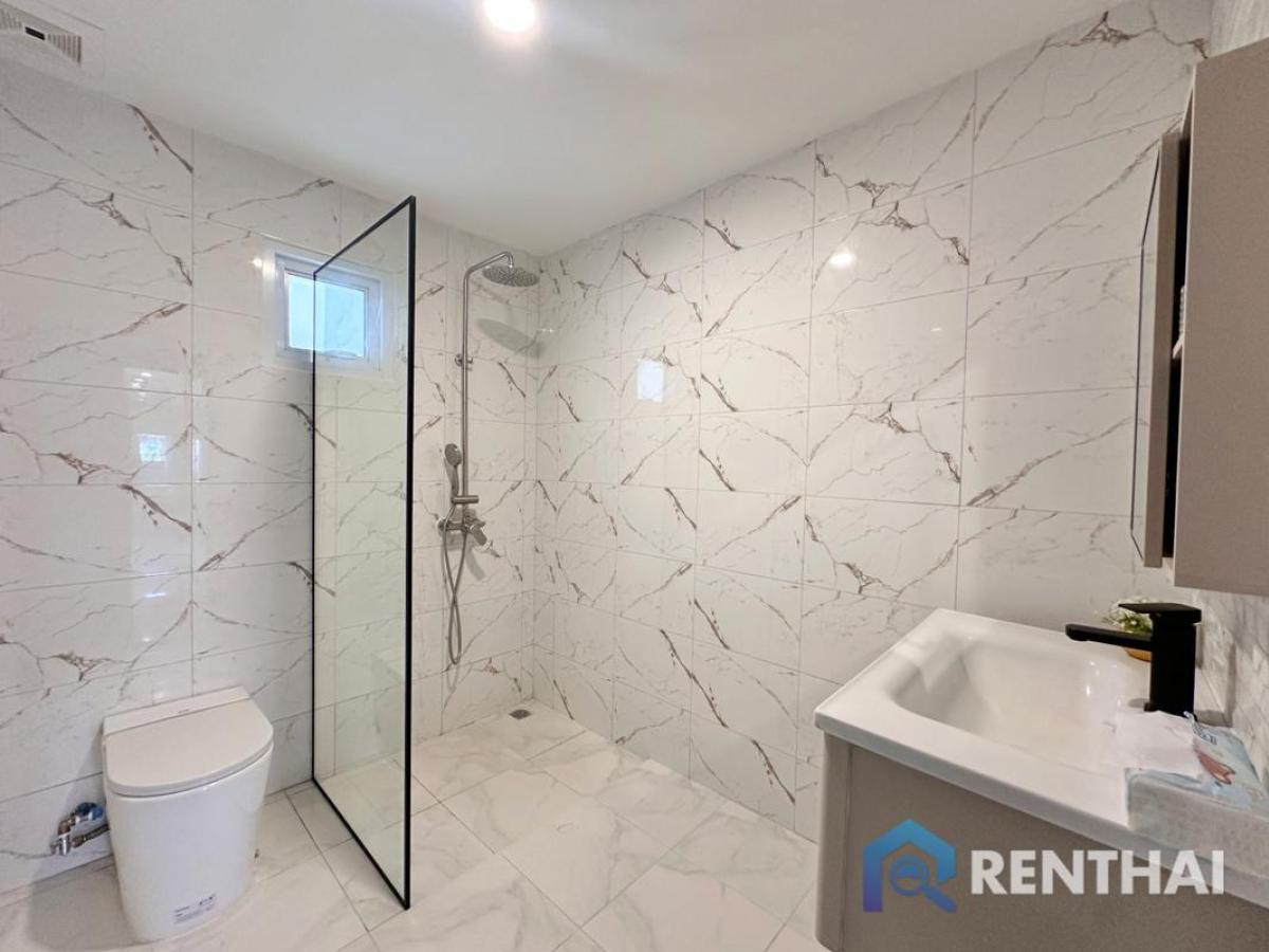 For SaleHousePattaya, Bangsaen, Chonburi : ready-to-move-in pool villa in Srisuk Village Pattaya