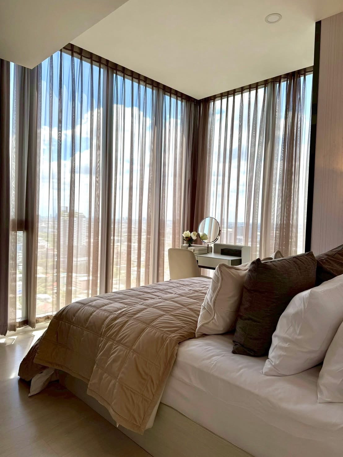 ให้เช่าคอนโดเกษตรศาสตร์ รัชโยธิน : ✨ FOR RENT | Mazarine Ratchayothin Luxury Condo ใกล้ BTS รัชโยธิน ✨

คอนโด High Rise ทำเลศักยภาพ ใจกลางรัชโยธิน
ติด Major รัชโยธิน เดินทางสะดวก ใกล้ BTS และห้างสรรพสินค้าชั้นนำ