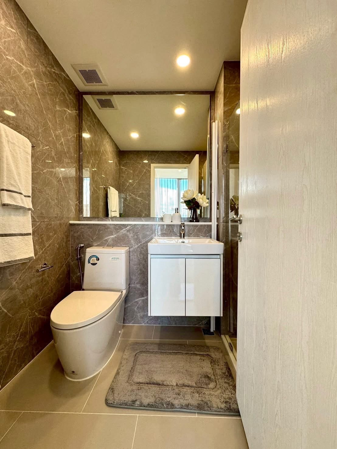 ให้เช่าคอนโดเกษตรศาสตร์ รัชโยธิน : ✨ FOR RENT | Mazarine Ratchayothin Luxury Condo ใกล้ BTS รัชโยธิน ✨

คอนโด High Rise ทำเลศักยภาพ ใจกลางรัชโยธิน
ติด Major รัชโยธิน เดินทางสะดวก ใกล้ BTS และห้างสรรพสินค้าชั้นนำ