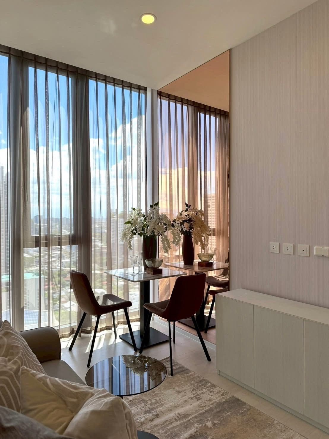 ให้เช่าคอนโดเกษตรศาสตร์ รัชโยธิน : ✨ FOR RENT | Mazarine Ratchayothin Luxury Condo ใกล้ BTS รัชโยธิน ✨

คอนโด High Rise ทำเลศักยภาพ ใจกลางรัชโยธิน
ติด Major รัชโยธิน เดินทางสะดวก ใกล้ BTS และห้างสรรพสินค้าชั้นนำ