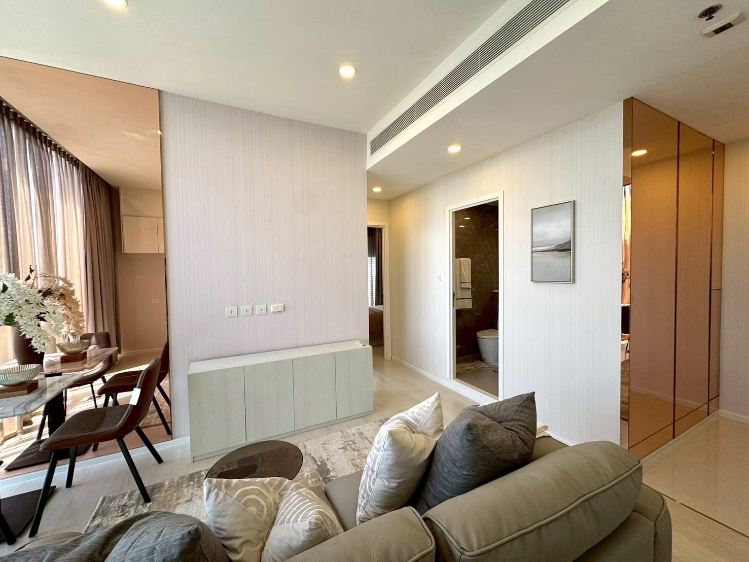 ให้เช่าคอนโดเกษตรศาสตร์ รัชโยธิน : ✨ FOR RENT | Mazarine Ratchayothin Luxury Condo ใกล้ BTS รัชโยธิน ✨

คอนโด High Rise ทำเลศักยภาพ ใจกลางรัชโยธิน
ติด Major รัชโยธิน เดินทางสะดวก ใกล้ BTS และห้างสรรพสินค้าชั้นนำ