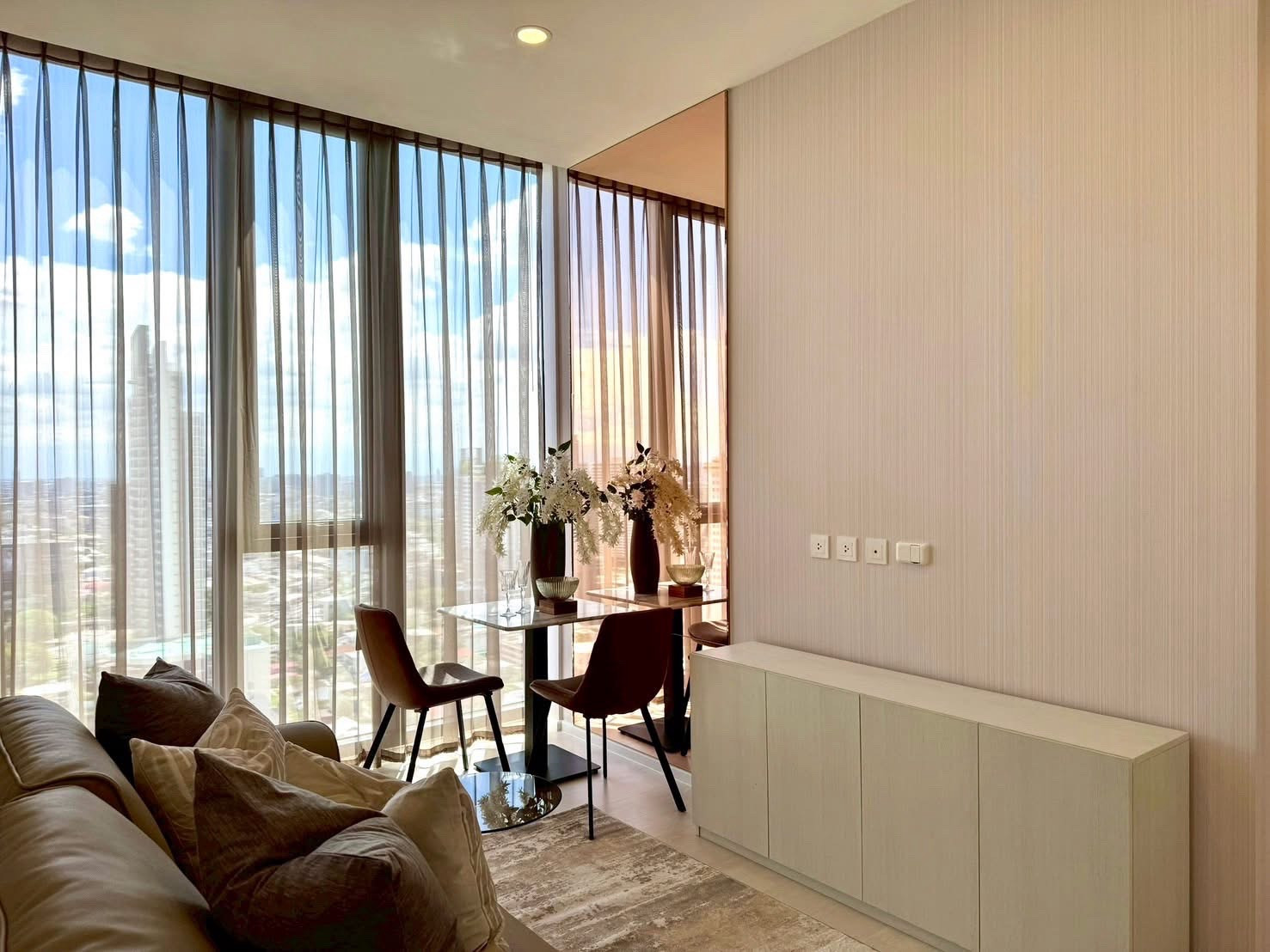 ให้เช่าคอนโดเกษตรศาสตร์ รัชโยธิน : ✨ FOR RENT | Mazarine Ratchayothin Luxury Condo ใกล้ BTS รัชโยธิน ✨

คอนโด High Rise ทำเลศักยภาพ ใจกลางรัชโยธิน
ติด Major รัชโยธิน เดินทางสะดวก ใกล้ BTS และห้างสรรพสินค้าชั้นนำ
