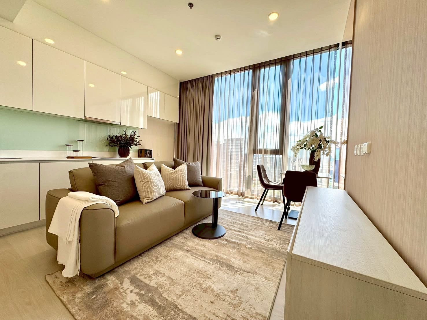 ให้เช่าคอนโดเกษตรศาสตร์ รัชโยธิน : ✨ FOR RENT | Mazarine Ratchayothin Luxury Condo ใกล้ BTS รัชโยธิน ✨

คอนโด High Rise ทำเลศักยภาพ ใจกลางรัชโยธิน
ติด Major รัชโยธิน เดินทางสะดวก ใกล้ BTS และห้างสรรพสินค้าชั้นนำ