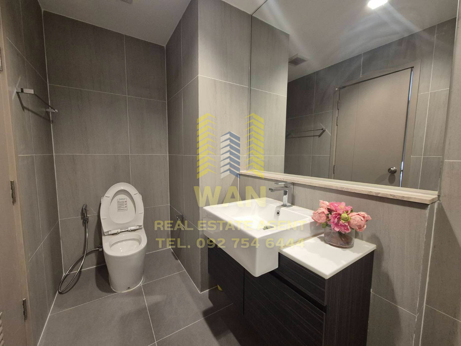 ขายคอนโดรัตนาธิเบศร์ สนามบินน้ำ พระนั่งเกล้า : ขาย The politan rive คอนโดริมแม่น้ำเจ้าพระยา ใกล้สถานีรถไฟฟ้า แบบ 2 ห้องนอน ชั้นสูง ตกแต่งสวย วิวแม่น้ำ มาแต่ตัวเข้าอยู่ได้เลย