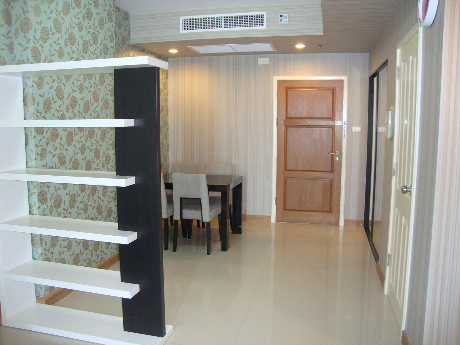 ขายคอนโดสาทร นราธิวาส : ขายด่วนคอนโด 1 ห้องนอน 1 ห้องน้ำ 1 ห้องครัว 1 ห้องเก็บของ 1 ห้องนั่งเล่น ขนาด 52 ตารางเมตร ชั้น 12A , โครงการ ศุภาลัยพรีเมียร์ รัชดา นราธิวาส สาทร 