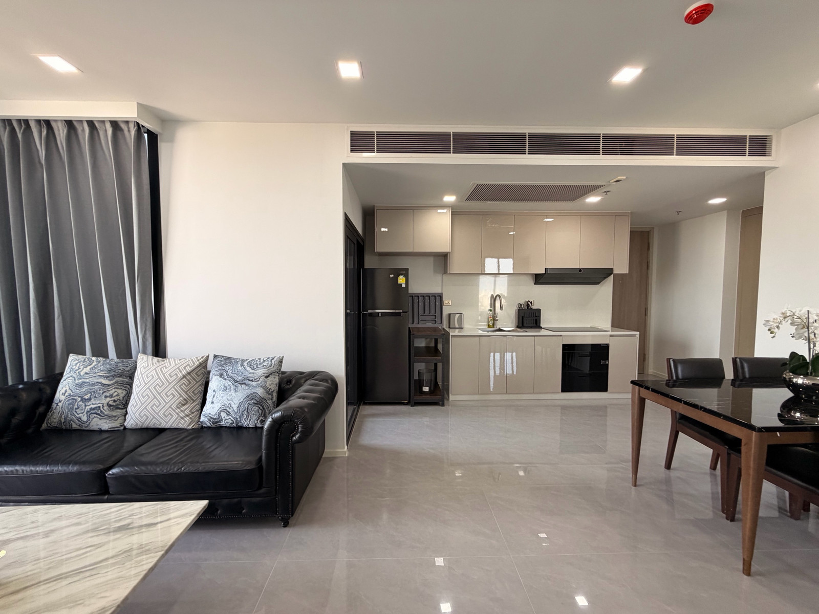 ให้เช่าคอนโดพระราม 9 เพชรบุรีตัดใหม่ RCA : 2Bedroom One9Five Asoke Rama9