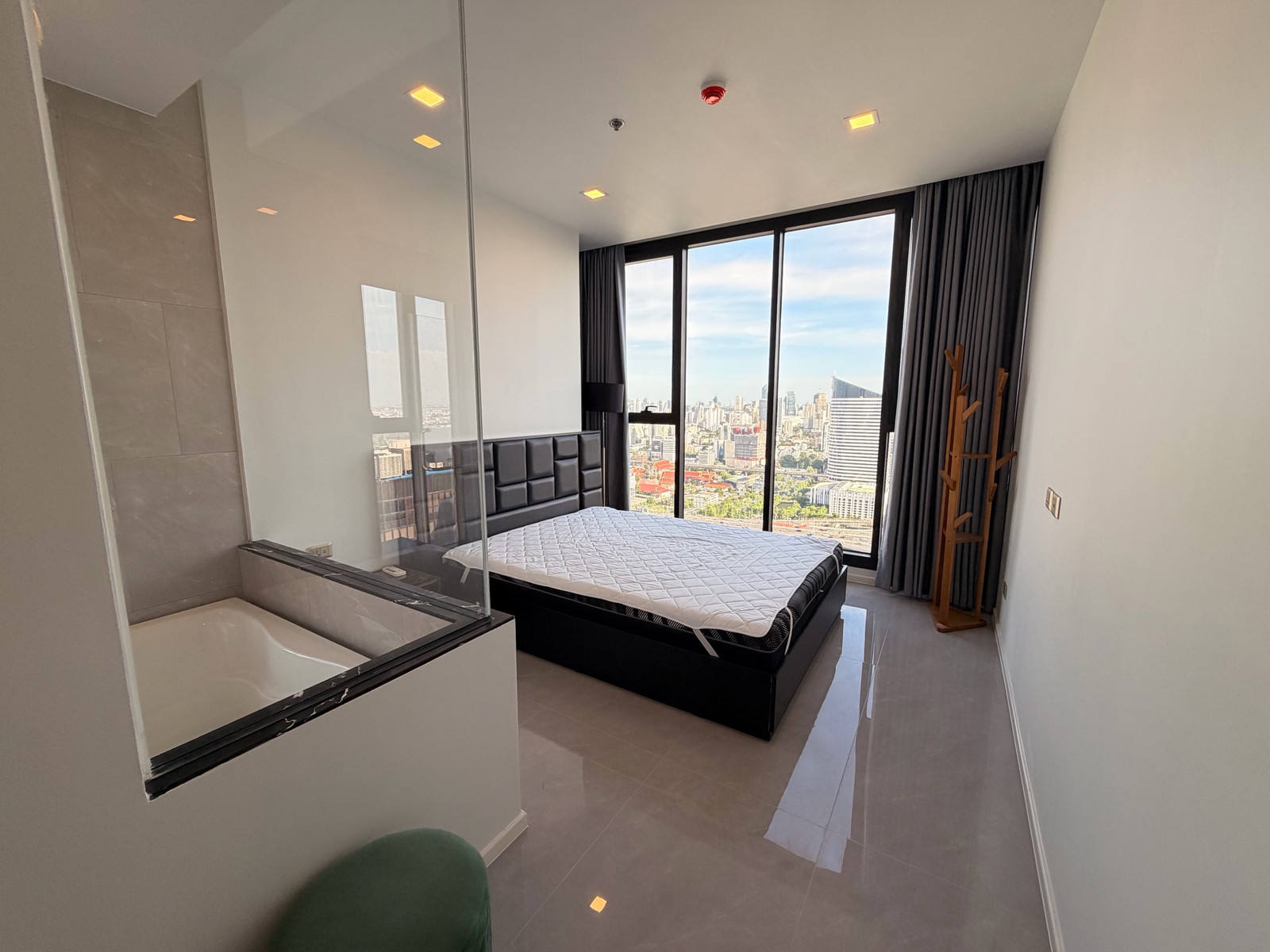 ให้เช่าคอนโดพระราม 9 เพชรบุรีตัดใหม่ RCA : 2Bedroom One9Five Asoke Rama9