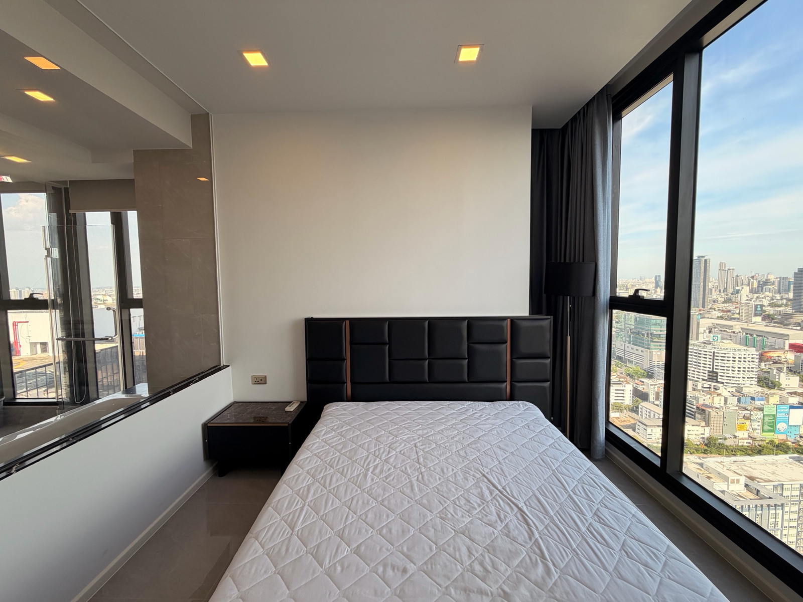 ให้เช่าคอนโดพระราม 9 เพชรบุรีตัดใหม่ RCA : 2Bedroom One9Five Asoke Rama9