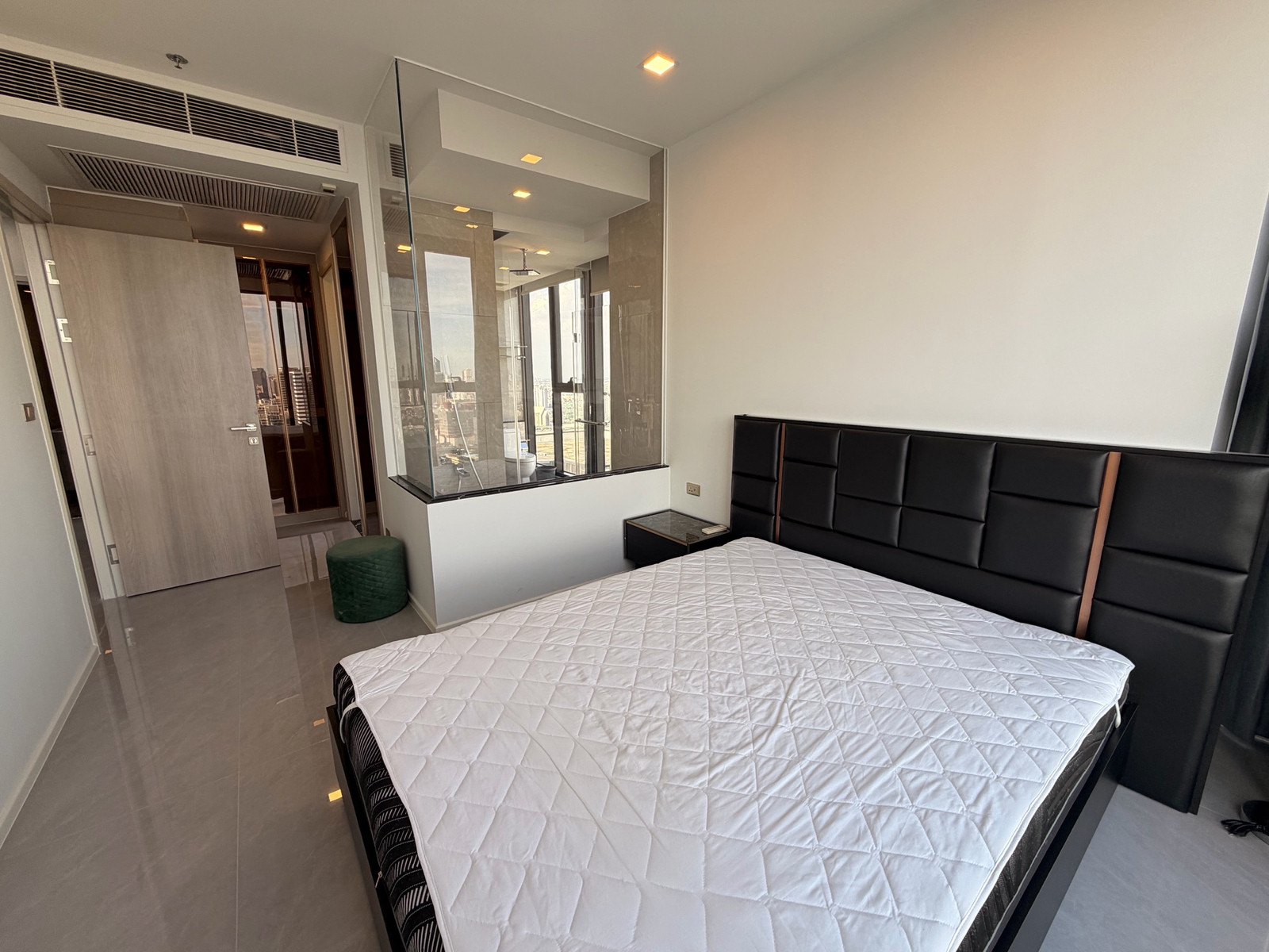 ให้เช่าคอนโดพระราม 9 เพชรบุรีตัดใหม่ RCA : 2Bedroom One9Five Asoke Rama9