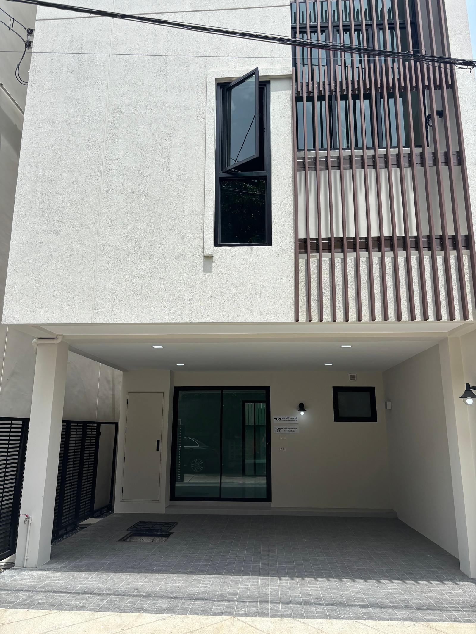 โฮมออฟฟิศสุขุมวิท อโศก ทองหล่อ : โฮมออฟฟิศ 3 ชั้น ใจกลางสุขุมวิท 101/1 | Modern 3-Storey Townhome in a private residential community, conveniently located in Sukhumvit 101/1