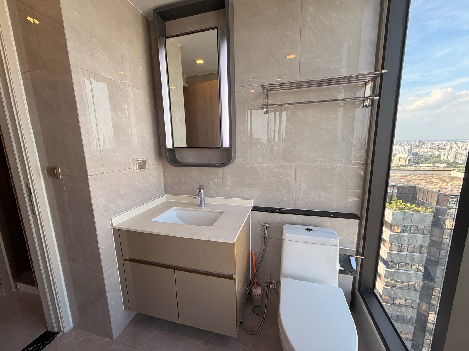 ให้เช่าคอนโดพระราม 9 เพชรบุรีตัดใหม่ RCA : 2Bedroom One9Five Asoke Rama9