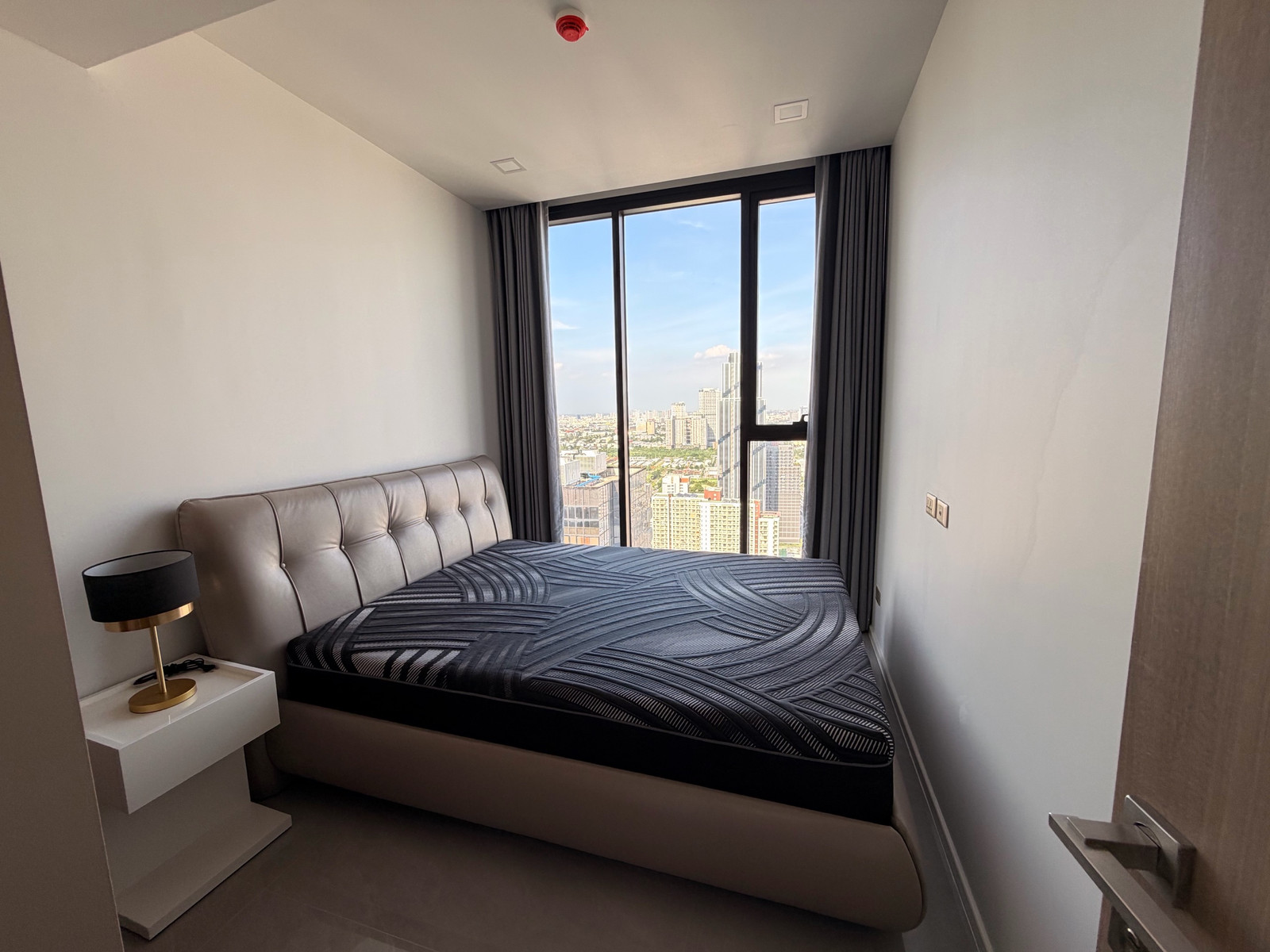 ให้เช่าคอนโดพระราม 9 เพชรบุรีตัดใหม่ RCA : 2Bedroom One9Five Asoke Rama9