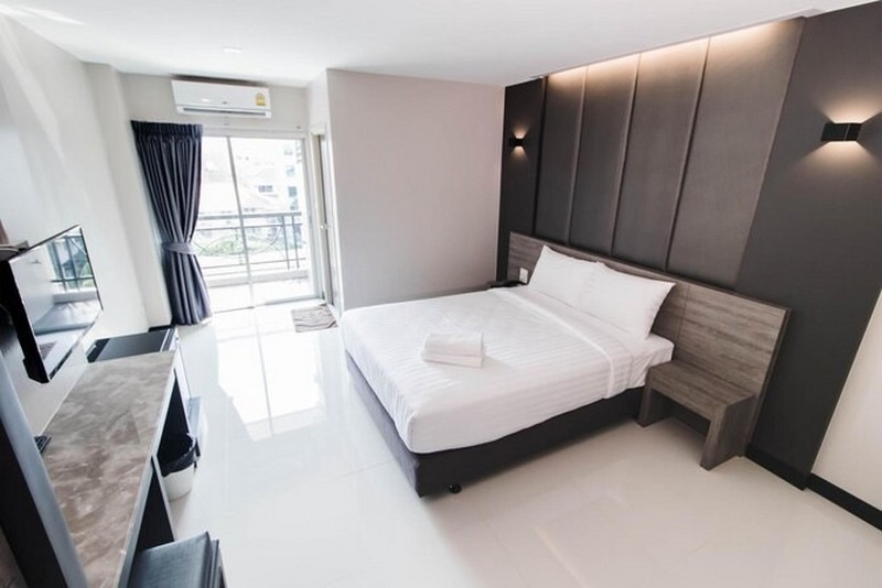 For SaleHotel&Apartment BusinessRatchadapisek, Huaikwang, Suttisan : Hotel for sale, 8 floors, 77 rooms, Ratchada Sutthisan, Huai Khwang, Ladprao, Meng Jai, near MRT Huai Khwang, MRT Sutthisan with elevator, furniture, ready to move in and full license