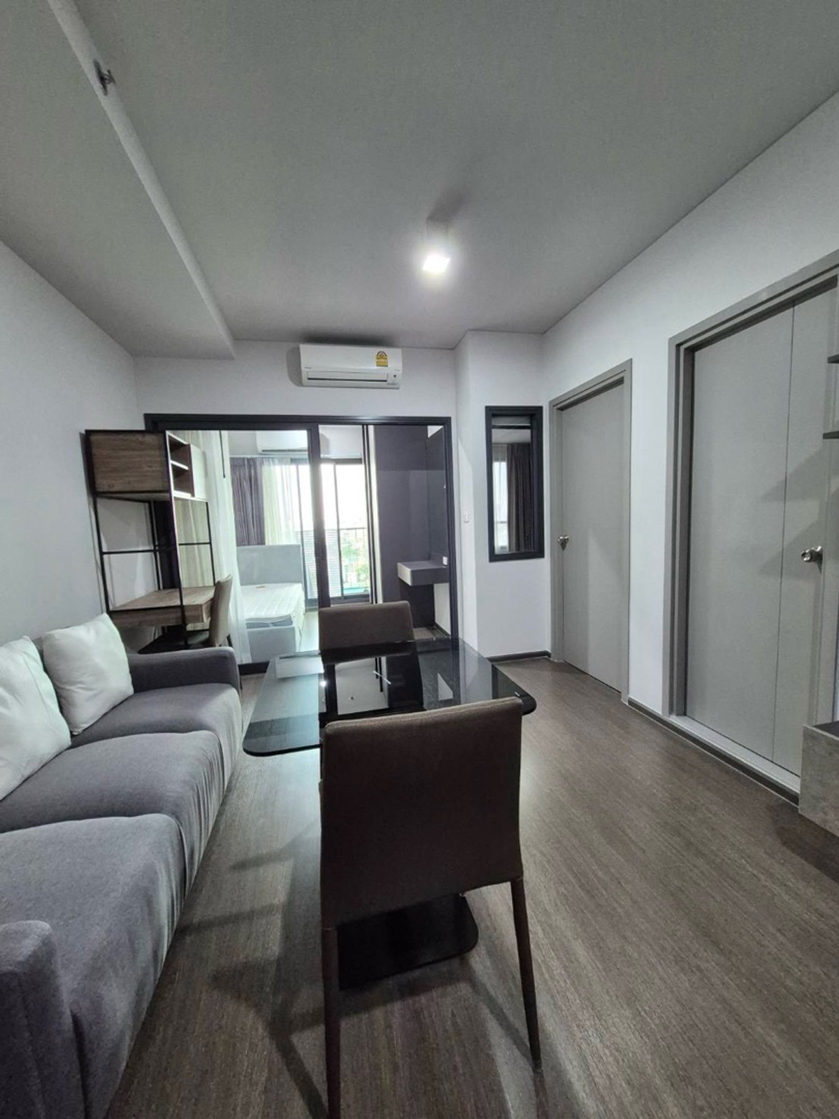 For rent FOR RENT 2 BED 1BATH (1Bed Plus) 47 SQM High floor Beautiful view High FLOOR Jatujak Park view Loading...