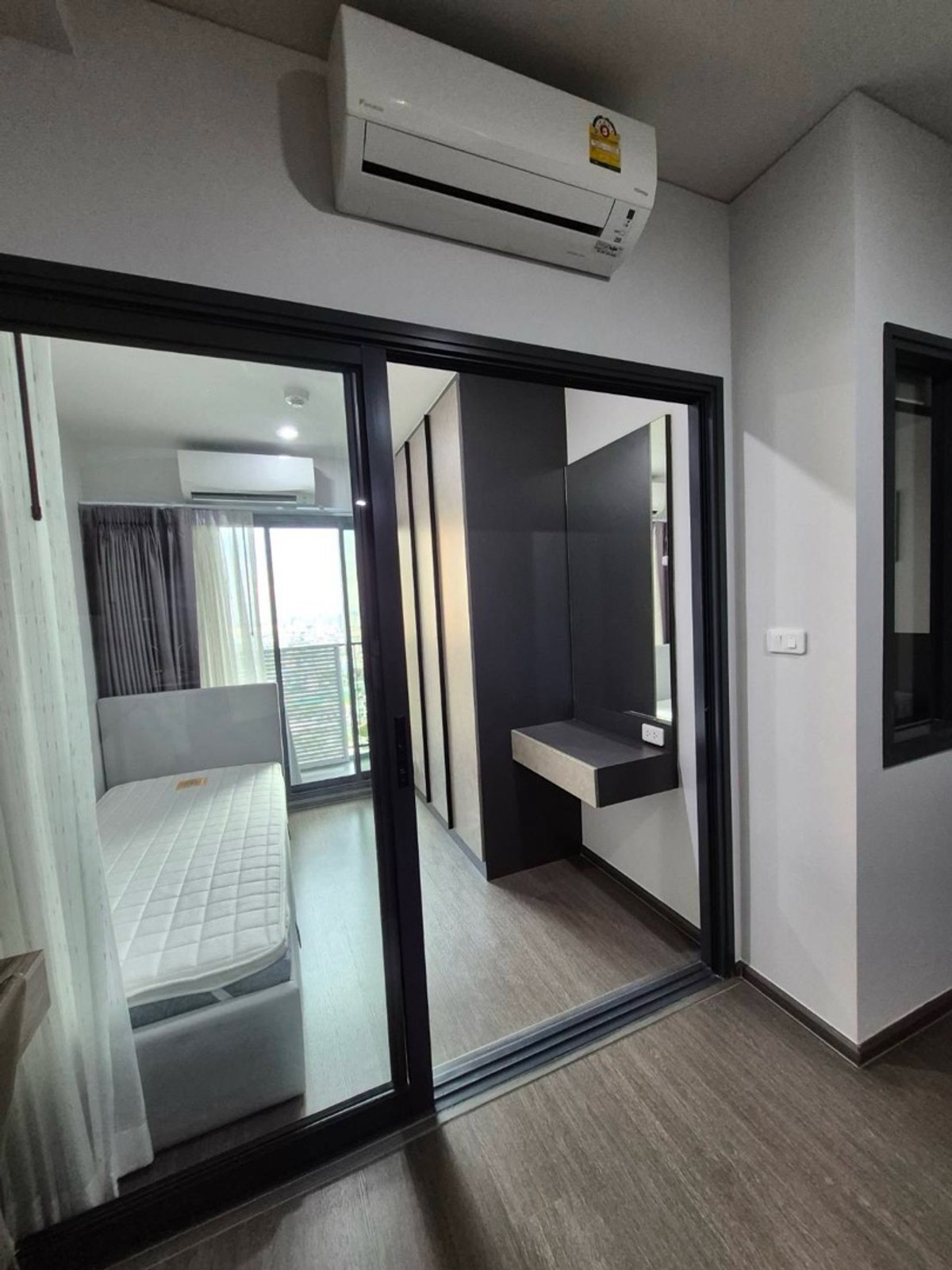 For rent FOR RENT 2 BED 1BATH (1Bed Plus) 47 SQM High floor Beautiful view High FLOOR Jatujak Park view Loading...