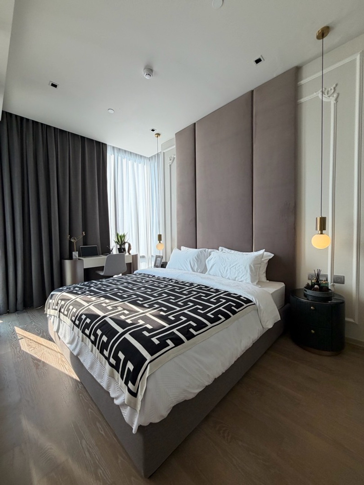 For SaleCondoSilom, Saladaeng, Bangrak : New room for sale from the Ashton Silom project, size 50 sq m., beautifully decorated. Make an appointment to view the project at 085-9455-666 (Ferrit)