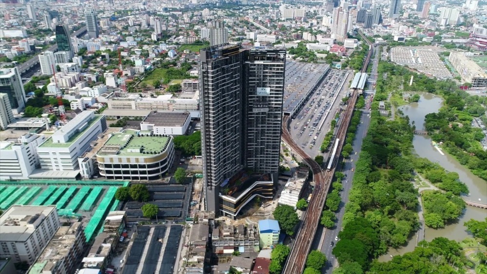 For RentCondoSapankwai,Jatujak : The Line Jatujak, 2 bedrooms, 2 bathrooms, corner unit, real view, pool view, fully furnished 62.5 sqm.