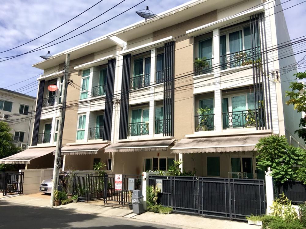 ขายทาวน์โฮมลาดกระบัง สุวรรณภูมิ : ขายบ้านกลางเมืองพระราม9 มอเตอร์เวย์ ใกล้ทางด่วน รถไฟฟ้า 2สาย แอร์พอร์ตลิงค์ ขายถูกที่สุดในโครงการ จอดรถได้หลายคันมาก