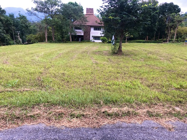 For SaleLandSaraburi : Land for sale 470 square wah in Muak Lek district, Saraburi province, corner plot in Sir James Country Club Golf Course (Forest Hill).