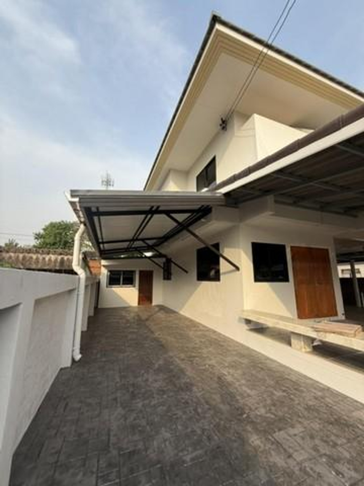 2 storey detached house for rent in Lat Phrao 71 Chokchai 4 Synthetic society 16 Suitable for offices and 3 -phase electric residences near MRT Chokchai 4 MRT Lat Phrao 71 along the express Central E Sawil accepts the office, not accepting pets or raising Loading...