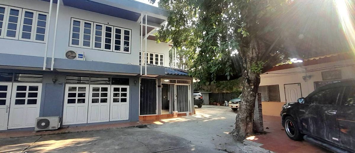 For RentHouseRatchadapisek, Huaikwang, Suttisan : 2-storey detached house for rent, 250 square wa. Suitable for office, product distribution, Sutthisan Road, Ratchada, Huai Khwang, Lat Phrao 64, 80, for rent 45,000/month