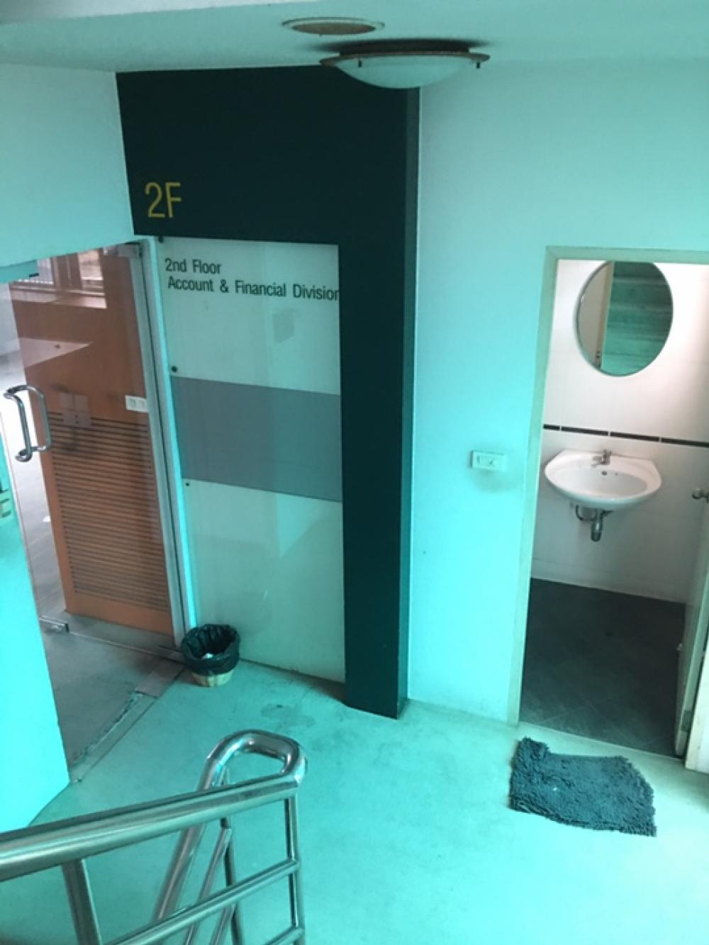 For RentOfficeRamkhamhaeng, Hua Mak : Office building for rent, Ramkhamhaeng Soi 24, Intersection 24, near ABAC University, Ramkhamhaeng University, The Nine, Rama 9.