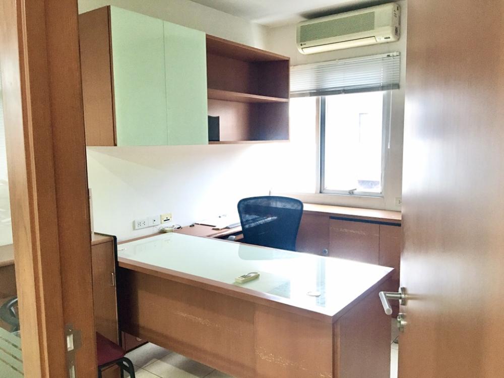 For RentOfficeRamkhamhaeng, Hua Mak : Office building for rent, Ramkhamhaeng Soi 24, Intersection 24, near ABAC University, Ramkhamhaeng University, The Nine, Rama 9.