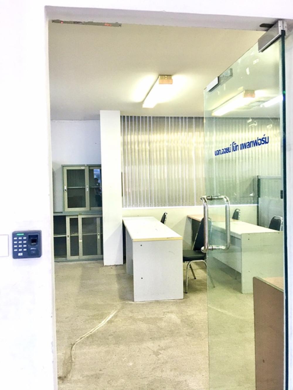 For RentOfficeRamkhamhaeng, Hua Mak : Office building for rent, Ramkhamhaeng Soi 24, Intersection 24, near ABAC University, Ramkhamhaeng University, The Nine, Rama 9.