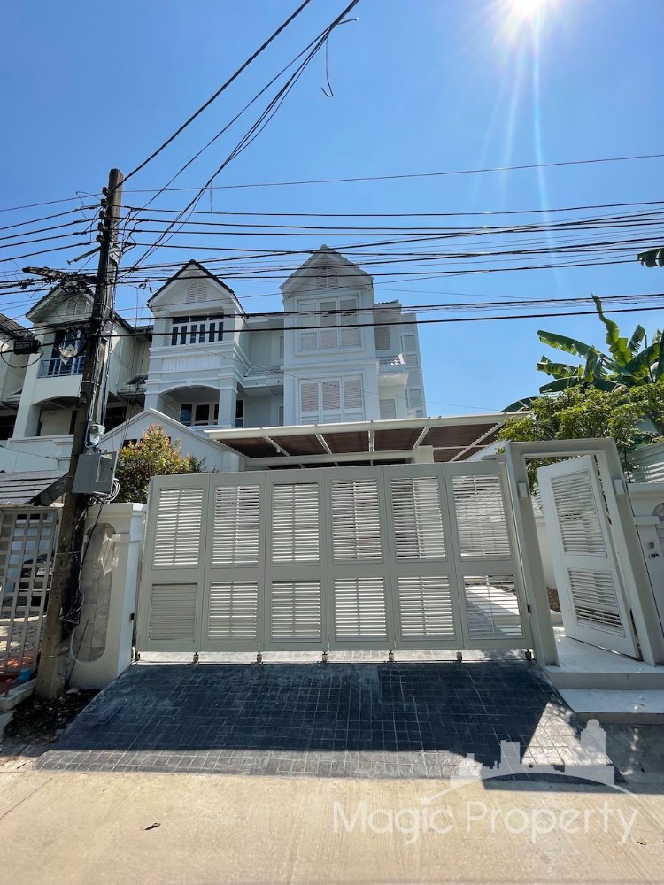 For SaleTownhomeSukhumvit, Asoke, Thonglor : 4 Bedrooms Townhouse with Lift for Sale in Ekkamai 10, Watthana, BKK